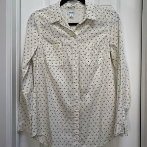 Get ready for boating season with this super cute button down 100% cotton shirt